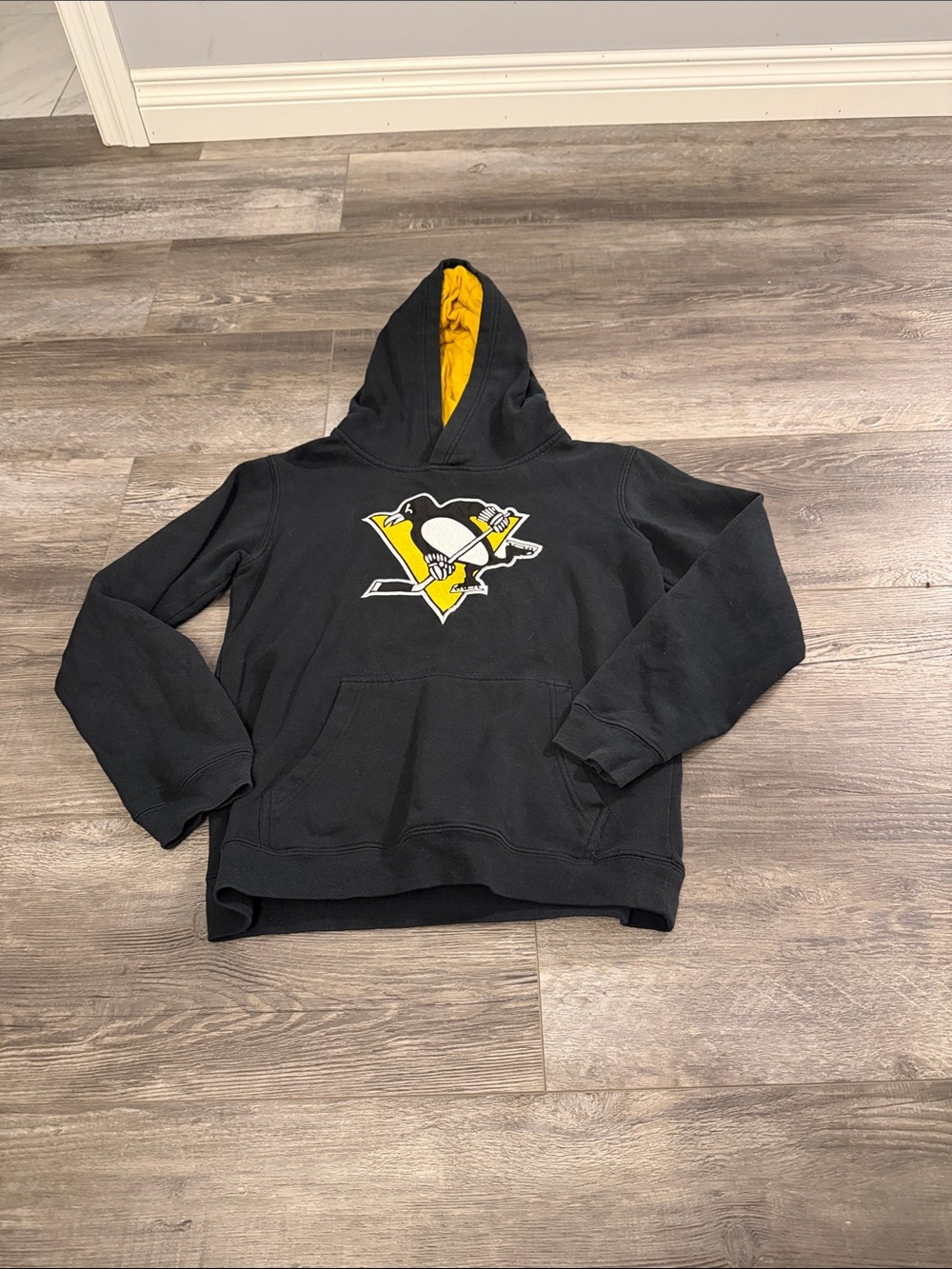 NHL Pittsburgh Penguins Youth Hoodie Black & Yellow Boys Large